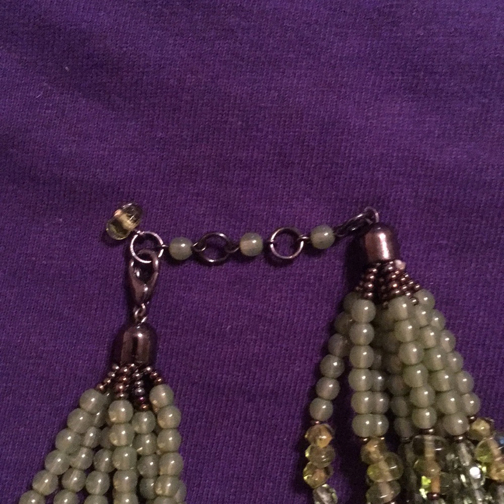 EUC Beautiful green beaded Necklace - Picture 2 of 5